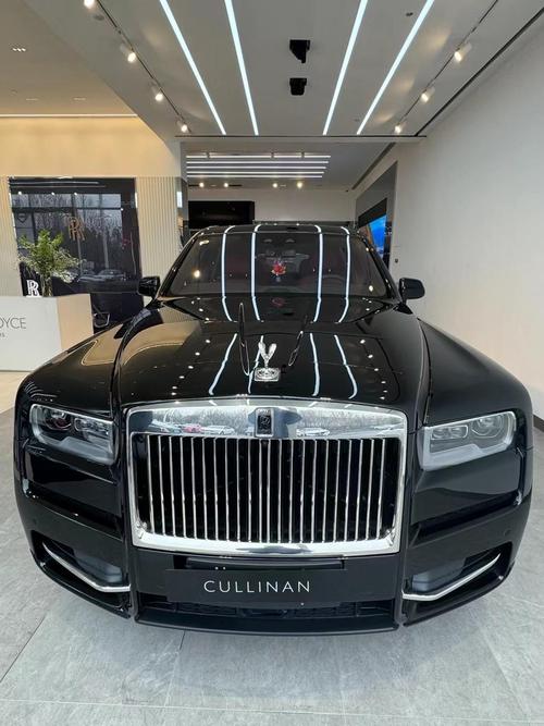 最便宜的库里南落地多少钱,库里南全款购车落地得多少钱