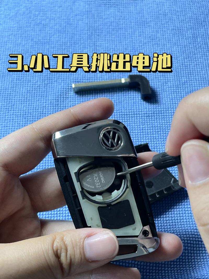 帕萨特汽车钥匙没电了怎么打起火,帕萨特钥匙没电了怎么打开车门