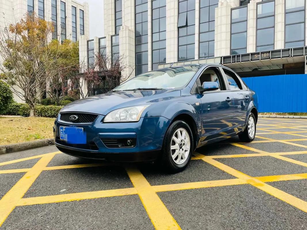 07年福克斯三厢多少钱二手车(07款福克斯三厢二手价)