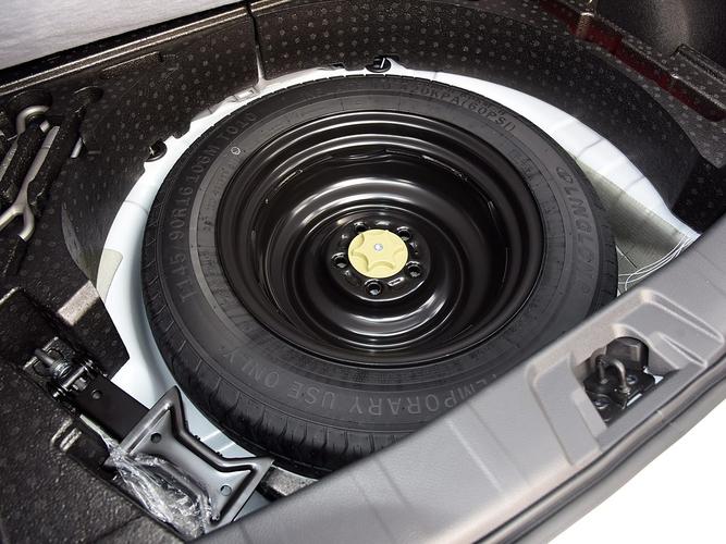 歌诗图备胎在什么位置视频(本田歌诗图的备胎在哪个位置)