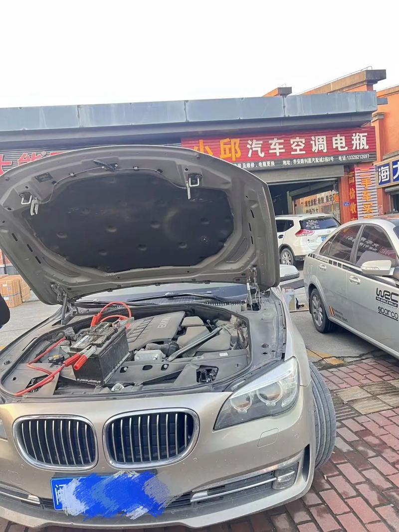 【宝马218旅行车原装电瓶,宝马218i旅行车电瓶怎么拆】