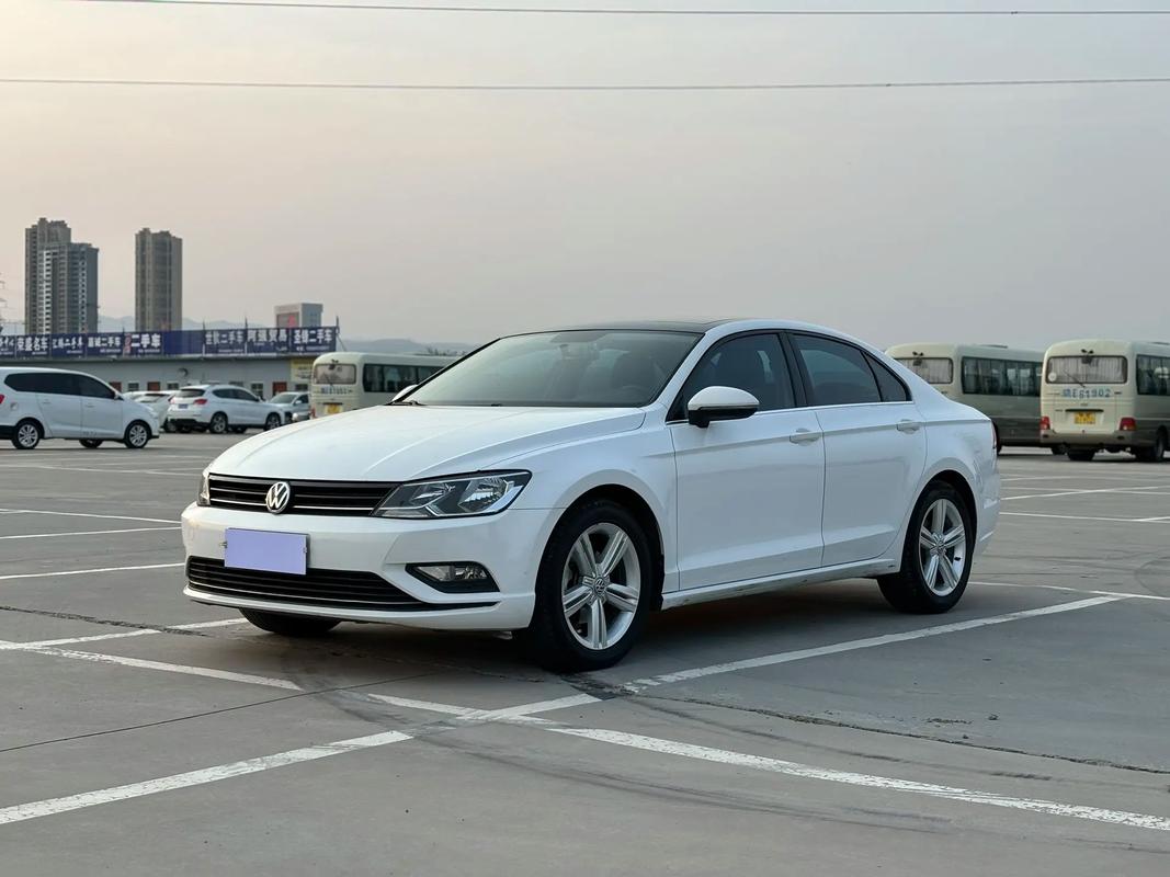 2018年大众凌渡多少钱/2018年大众凌渡280高配二手车还值多少