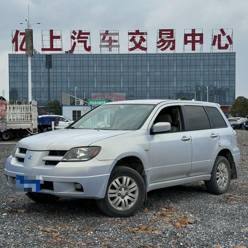 三菱outlander报价及图片,三菱outlander2022